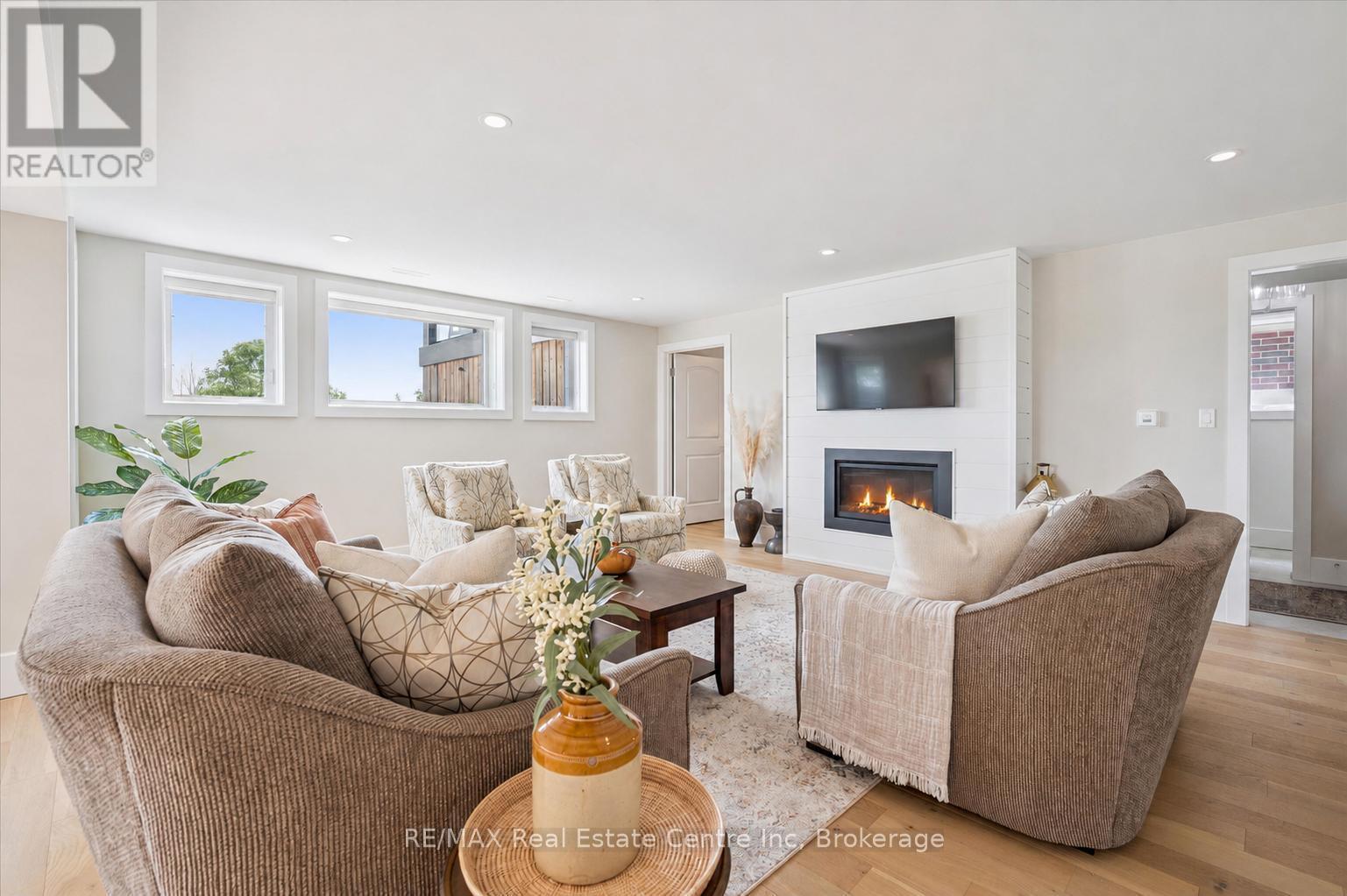 122 Ridgeview Drive, Mapleton, ON