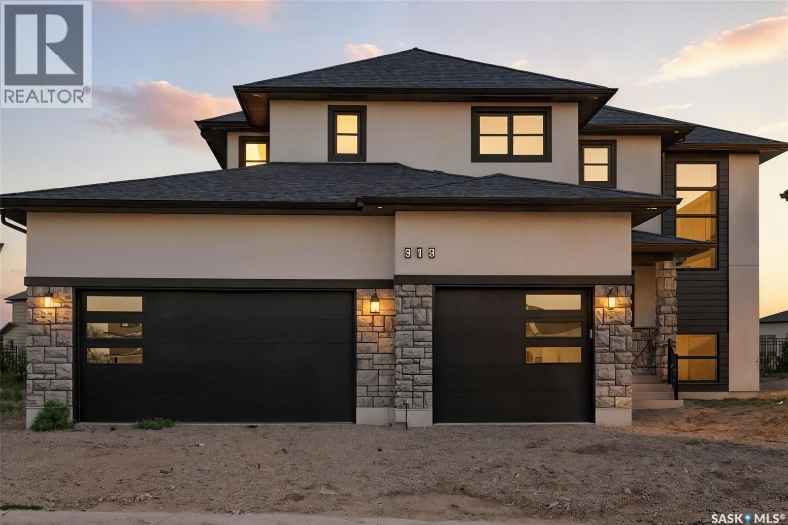 319 Woolf Bay, Saskatoon, SK