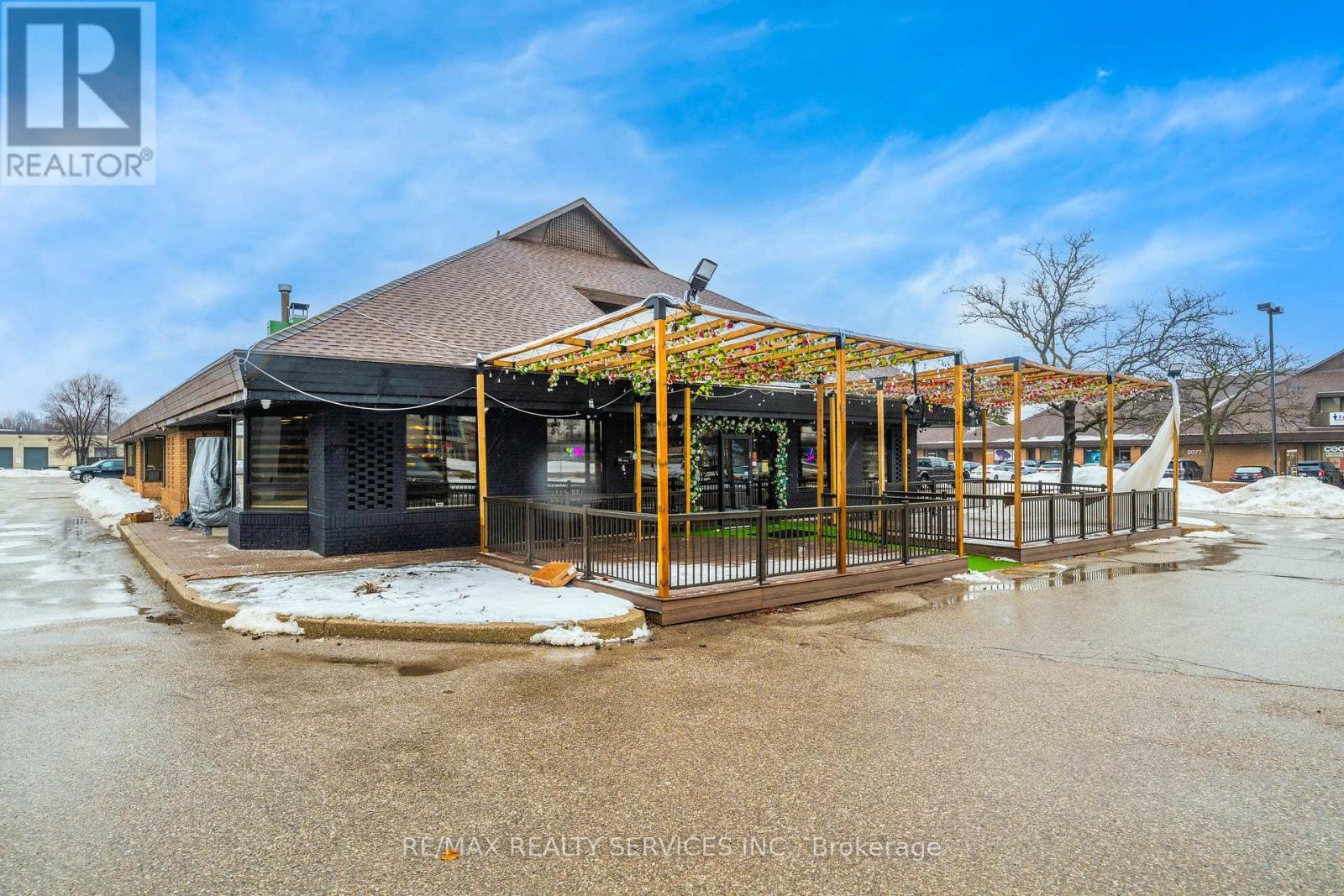 2055 Dundas Street, Mississauga, ON