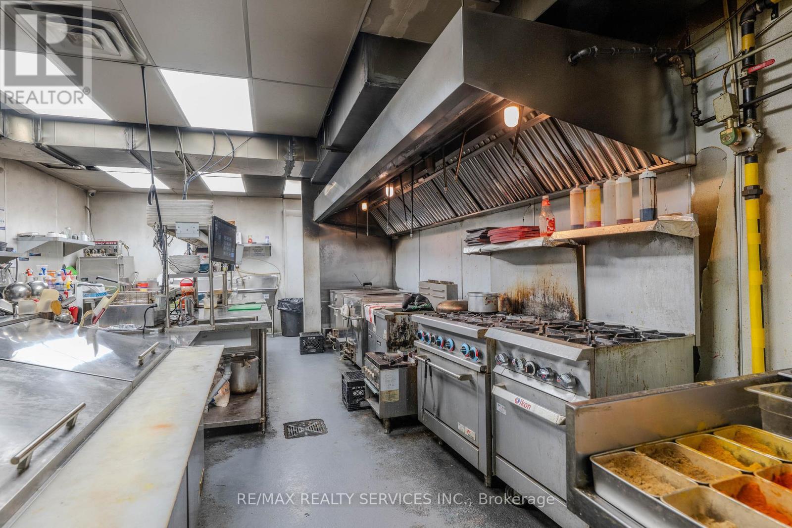 2055 Dundas Street, Mississauga, ON
