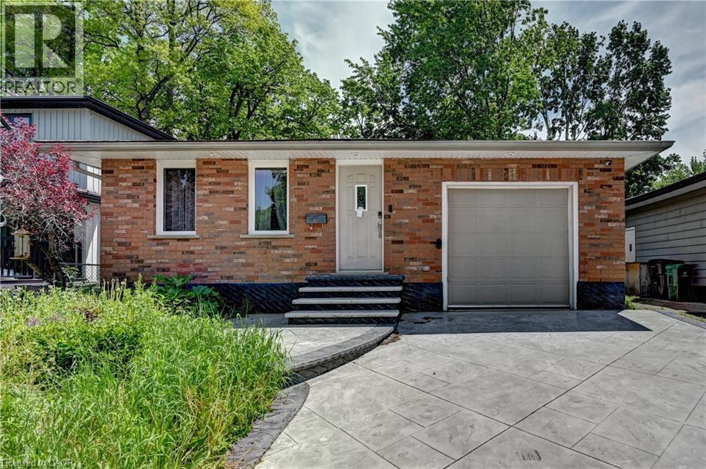 Brick facade residence featuring a front entry with three steps, an attached single-car garage, and a stamped concrete driveway - 525 Fallingbrook Drive, Waterloo, ON
