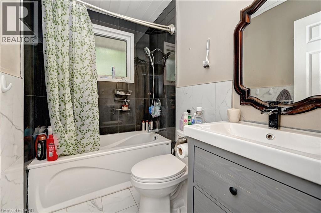 Bathroom - 525 Fallingbrook Drive, Waterloo, ON