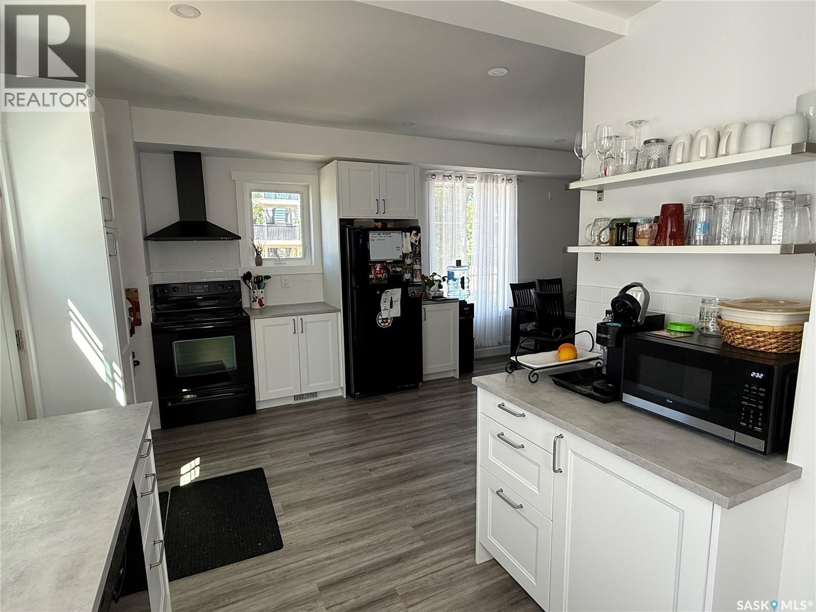 301 3Rd Street S, Weyburn, SK