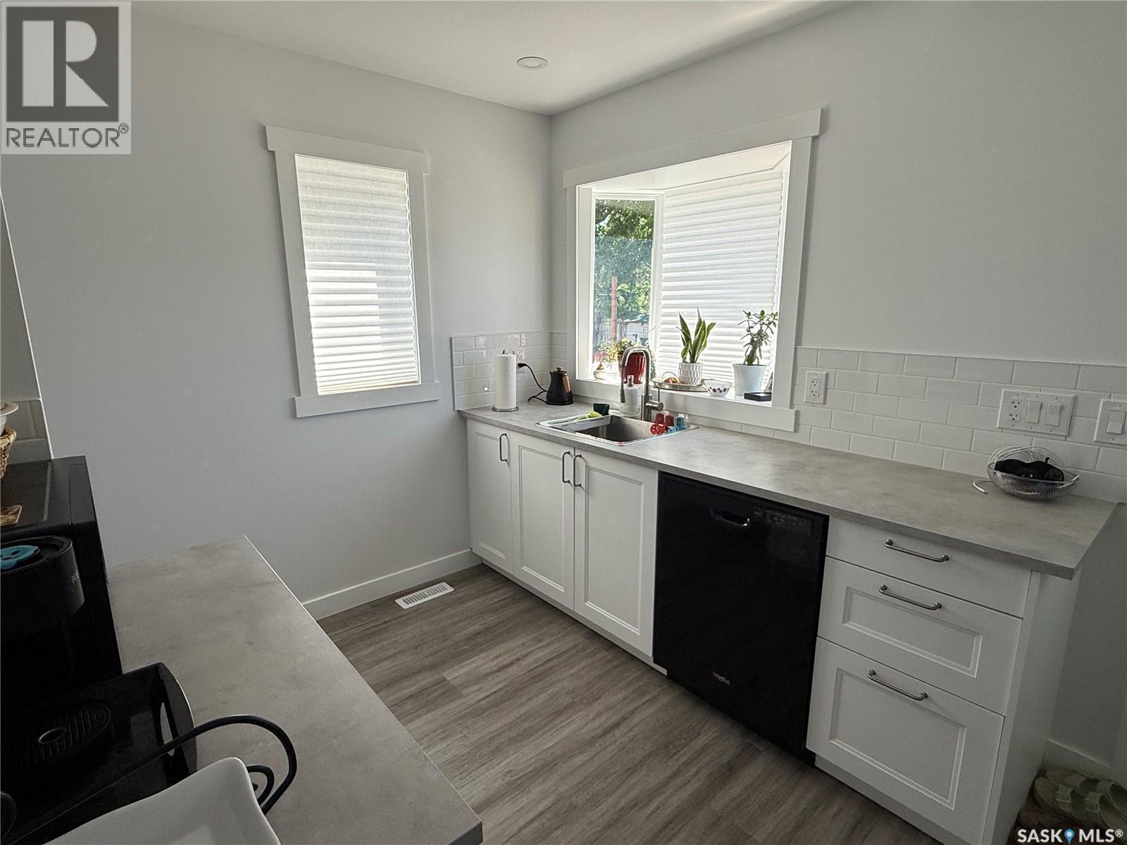 301 3Rd Street S, Weyburn, SK