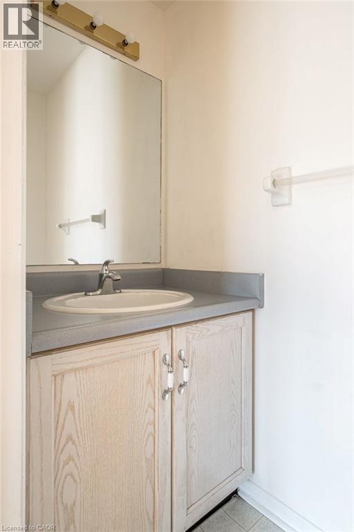 266 Limeridge Road E Unit# 10, Hamilton, ON - Indoor Photo Showing Bathroom