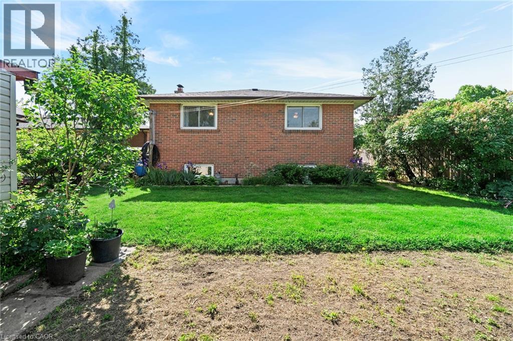 Back yard with space for garden - 1083 Melton Drive, Mississauga, ON