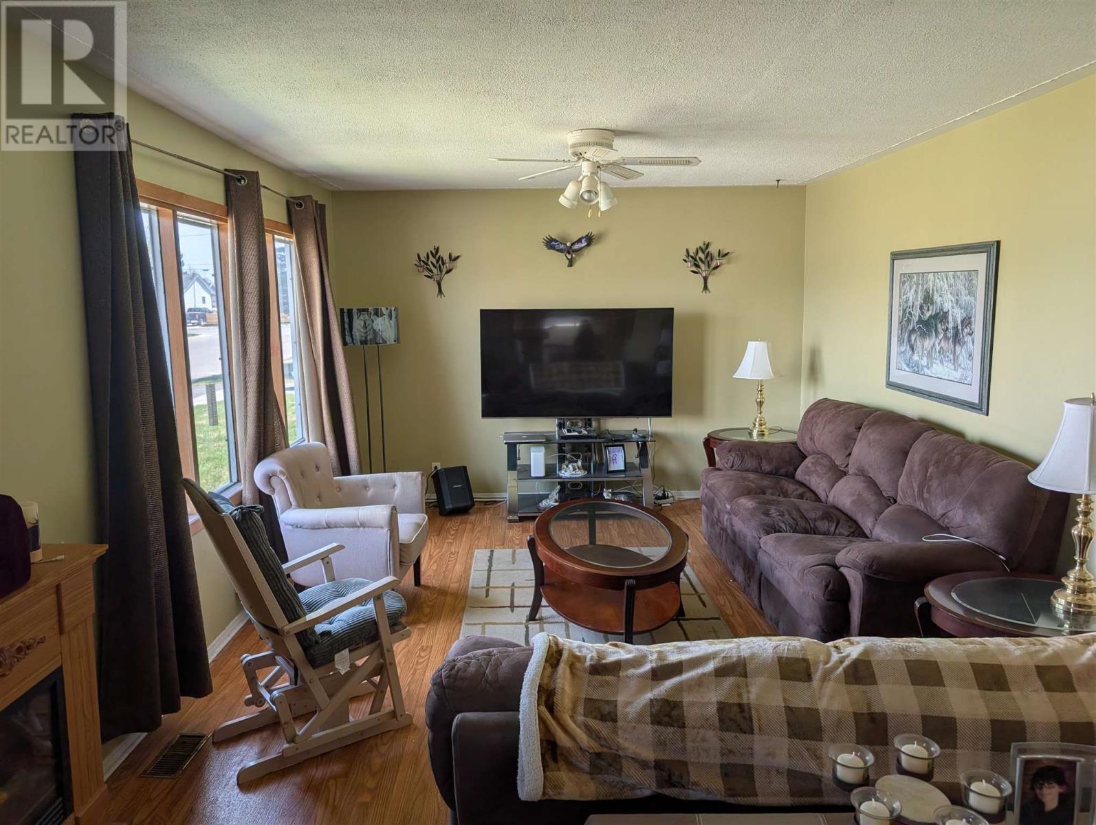 6 Darwin Ave, Wawa, ON