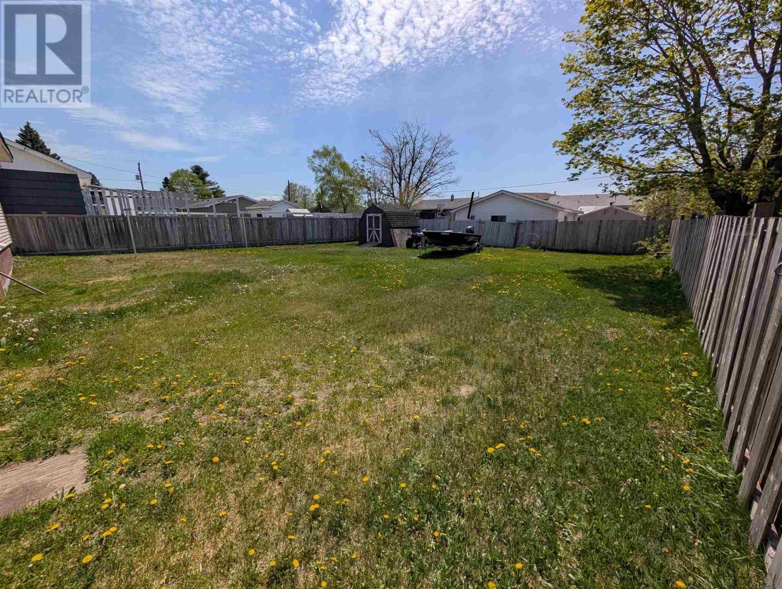 6 Darwin Ave, Wawa, ON