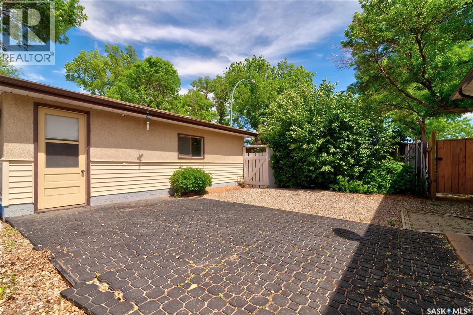 2314 Dewdney Avenue E, Regina, SK
