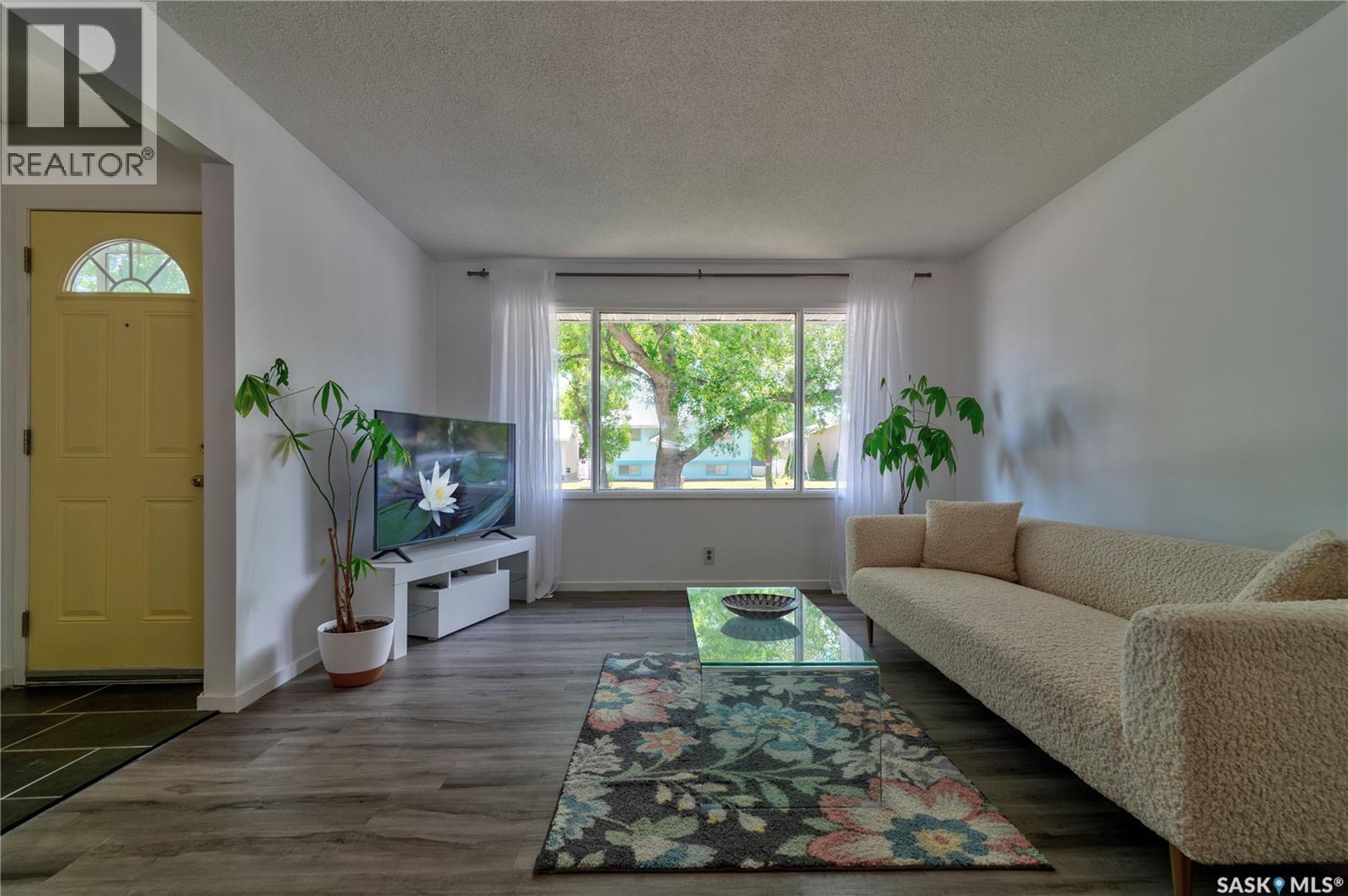 2314 Dewdney Avenue E, Regina, SK