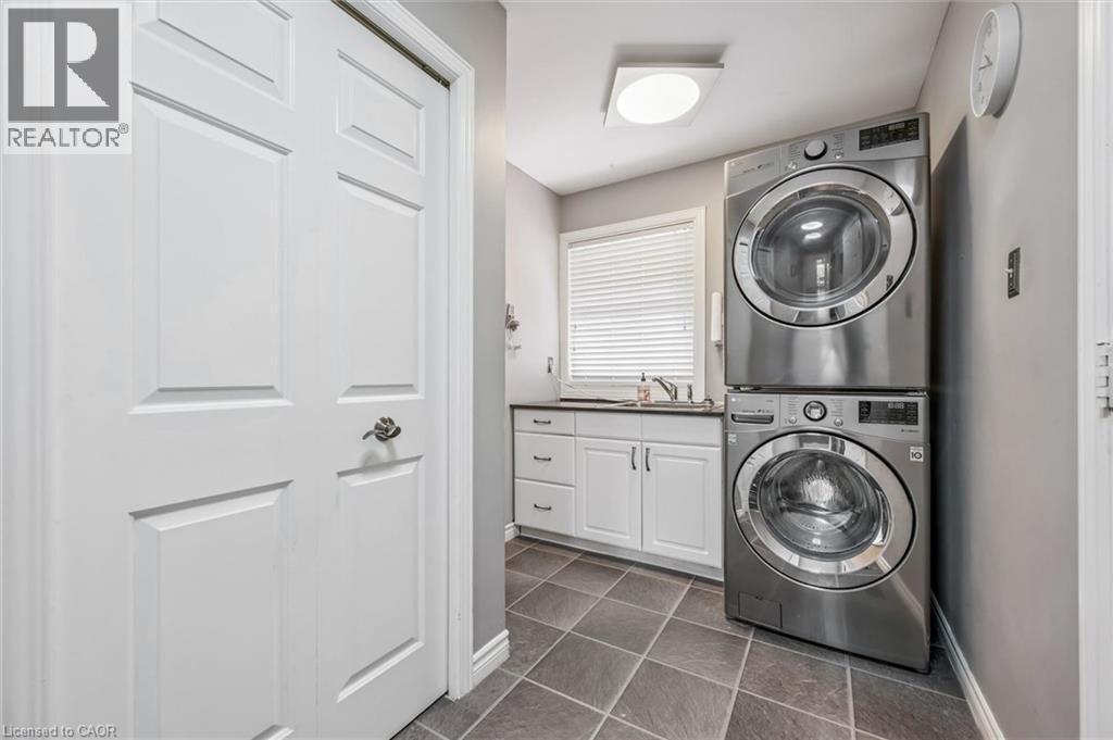 21 Tinatawa Court, Kitchener, ON