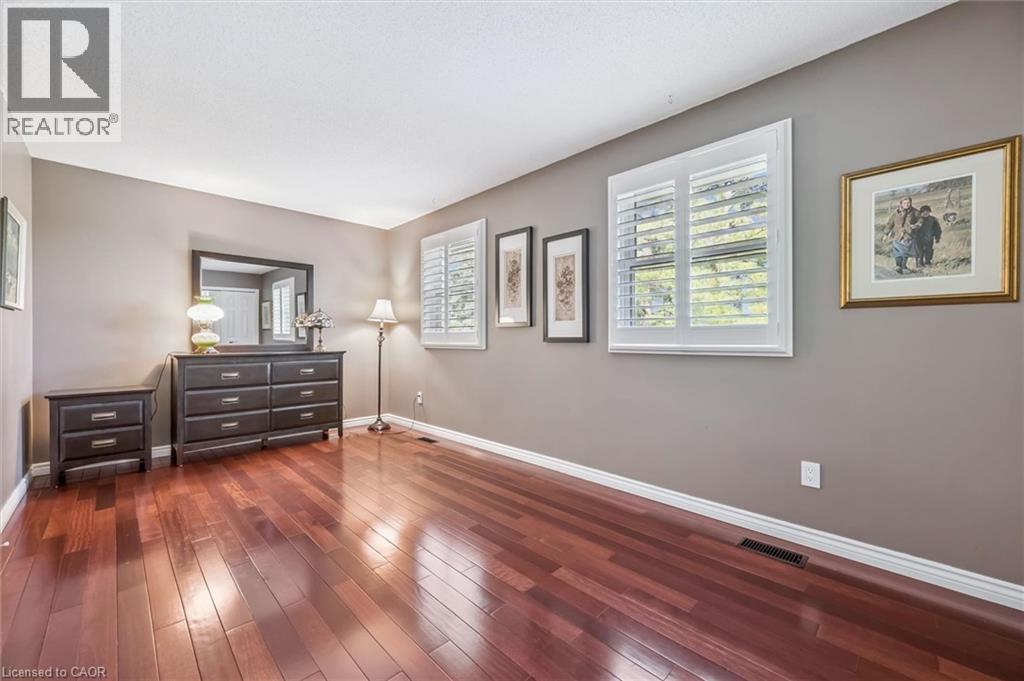 21 Tinatawa Court, Kitchener, ON