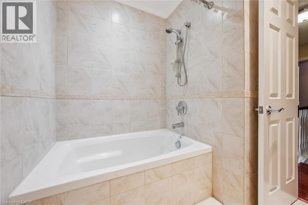 21 Tinatawa Court, Kitchener, ON