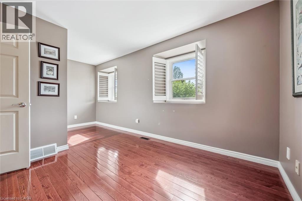 21 Tinatawa Court, Kitchener, ON