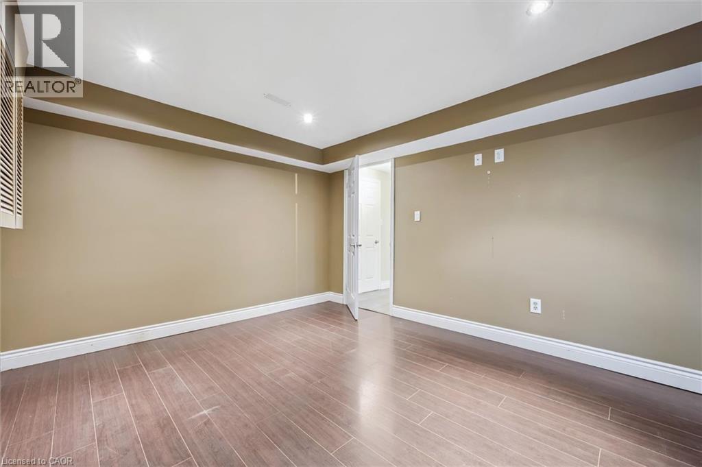 21 Tinatawa Court, Kitchener, ON