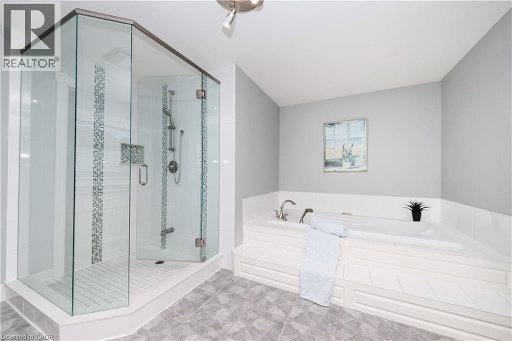 8 Cheval Drive, Grimsby, ON