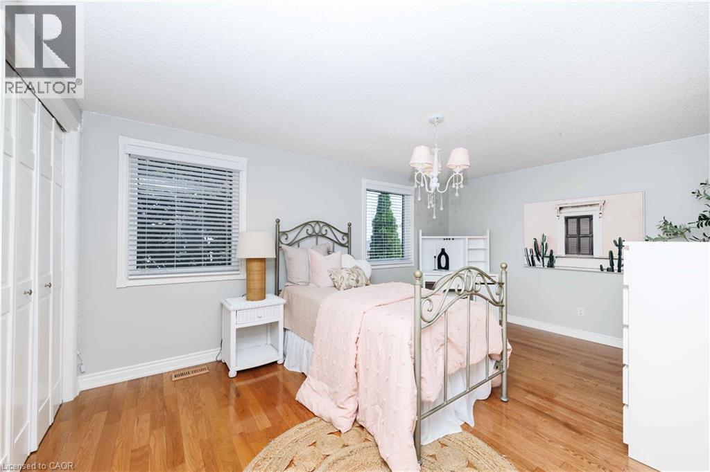 8 Cheval Drive, Grimsby, ON