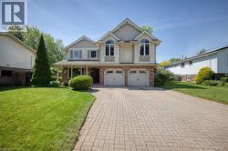 8 CHEVAL Drive Grimsby, ON L3M 4P9
