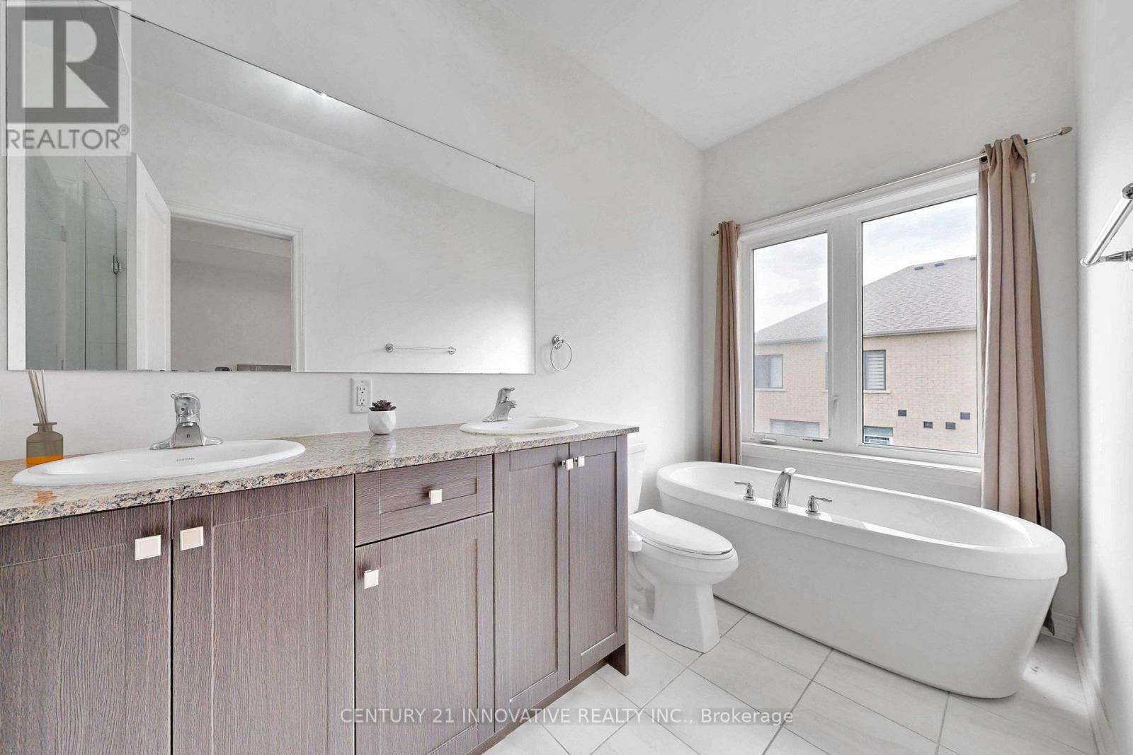 28 Conarty Crescent, Whitby, ON