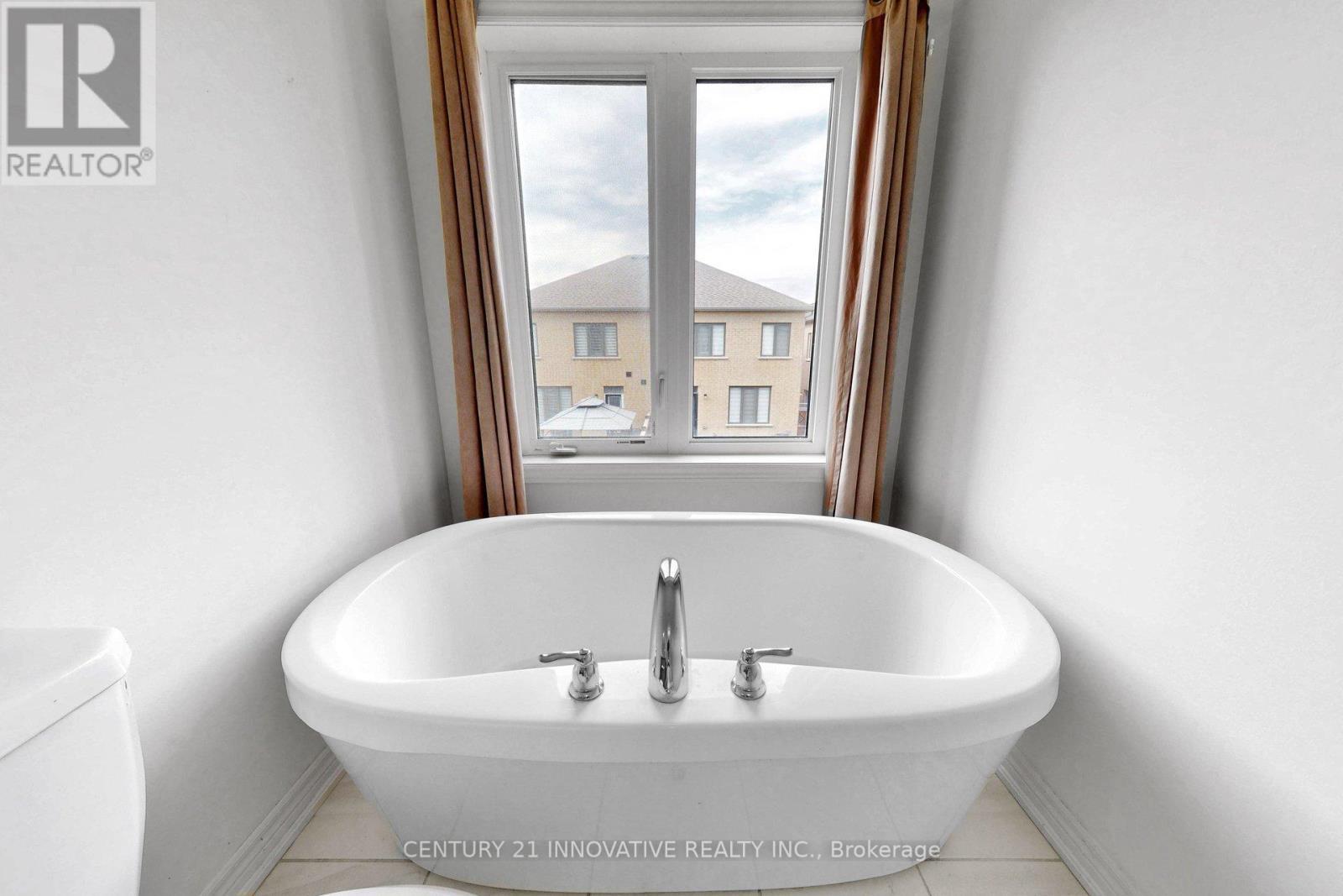 28 Conarty Crescent, Whitby, ON
