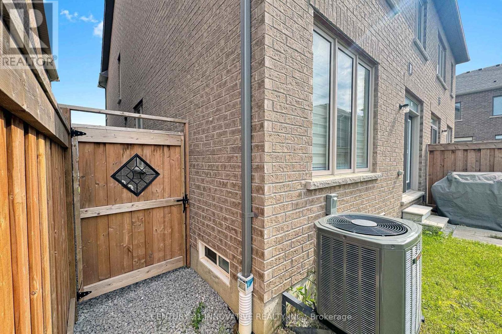 28 Conarty Crescent, Whitby, ON