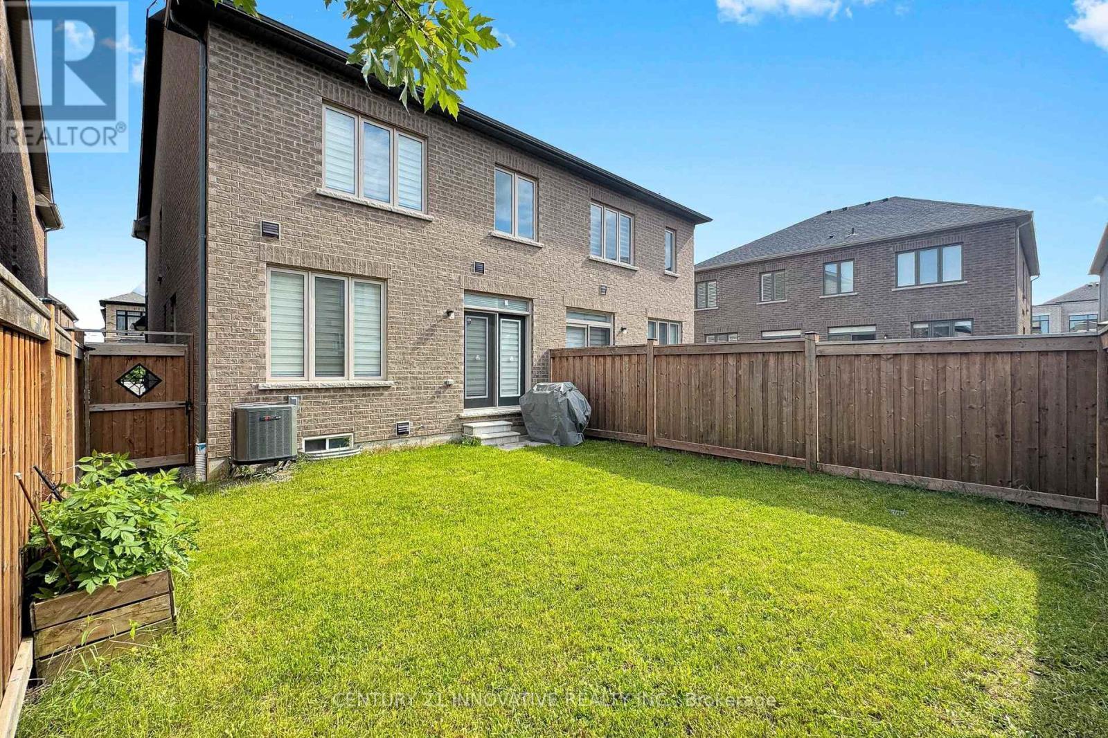 28 Conarty Crescent, Whitby, ON