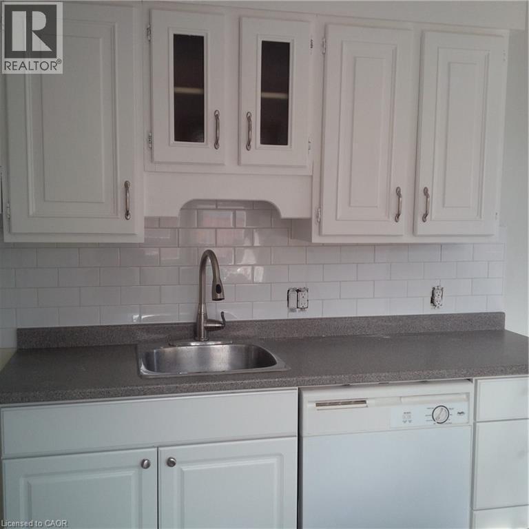 245 Eighth Avenue, Kitchener, ON - Indoor Photo Showing Kitchen