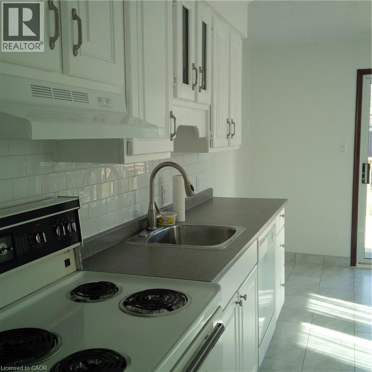 245 Eighth Avenue, Kitchener, ON - Indoor Photo Showing Kitchen