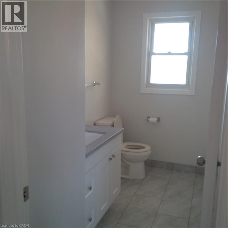 245 Eighth Avenue, Kitchener, ON - Indoor Photo Showing Bathroom