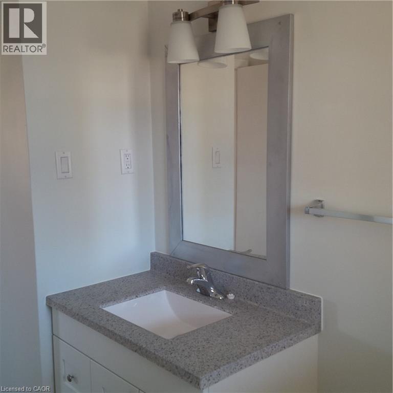 245 Eighth Avenue, Kitchener, ON - Indoor Photo Showing Bathroom