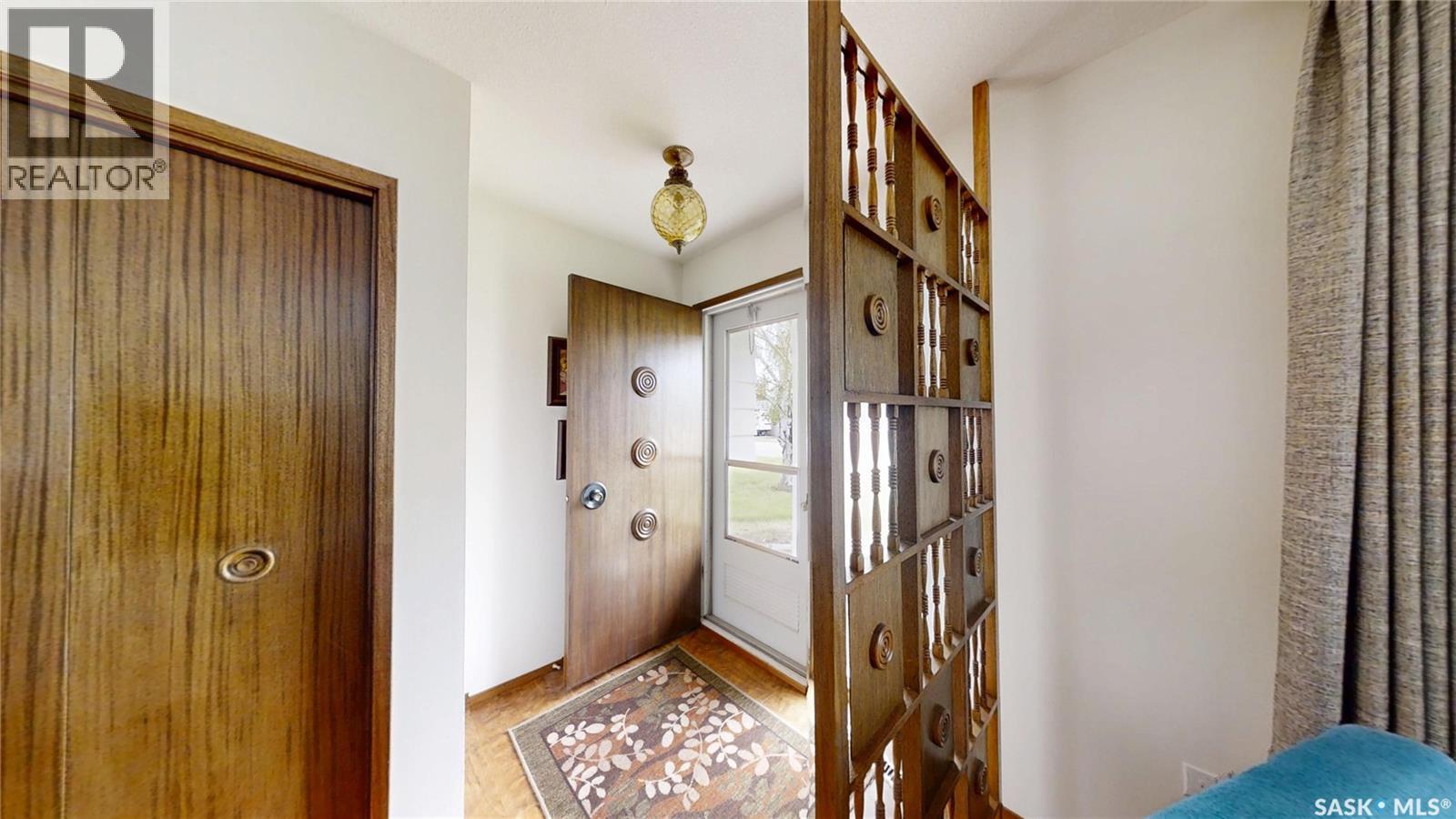 201 2Nd Avenue E, Eatonia, SK