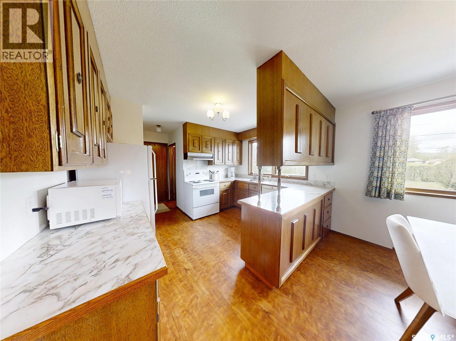 201 2Nd Avenue E, Eatonia, SK