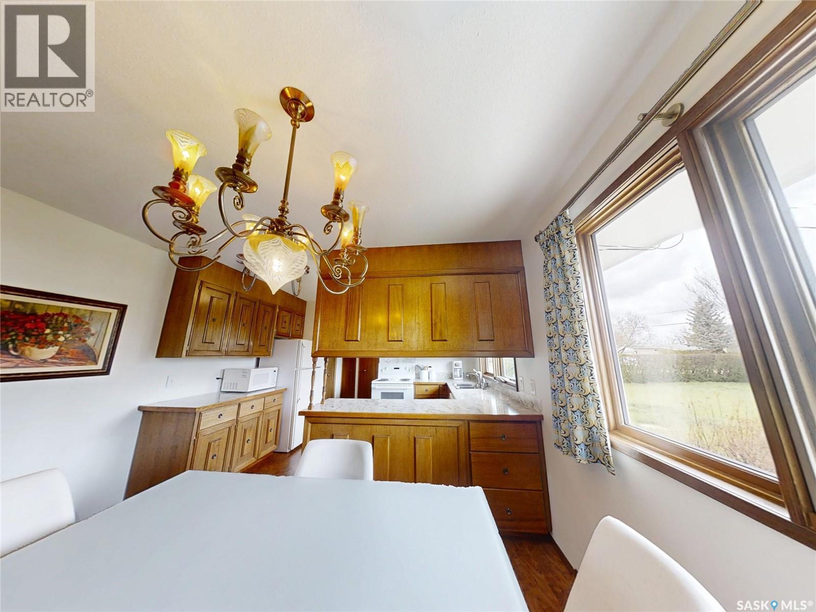 201 2Nd Avenue E, Eatonia, SK