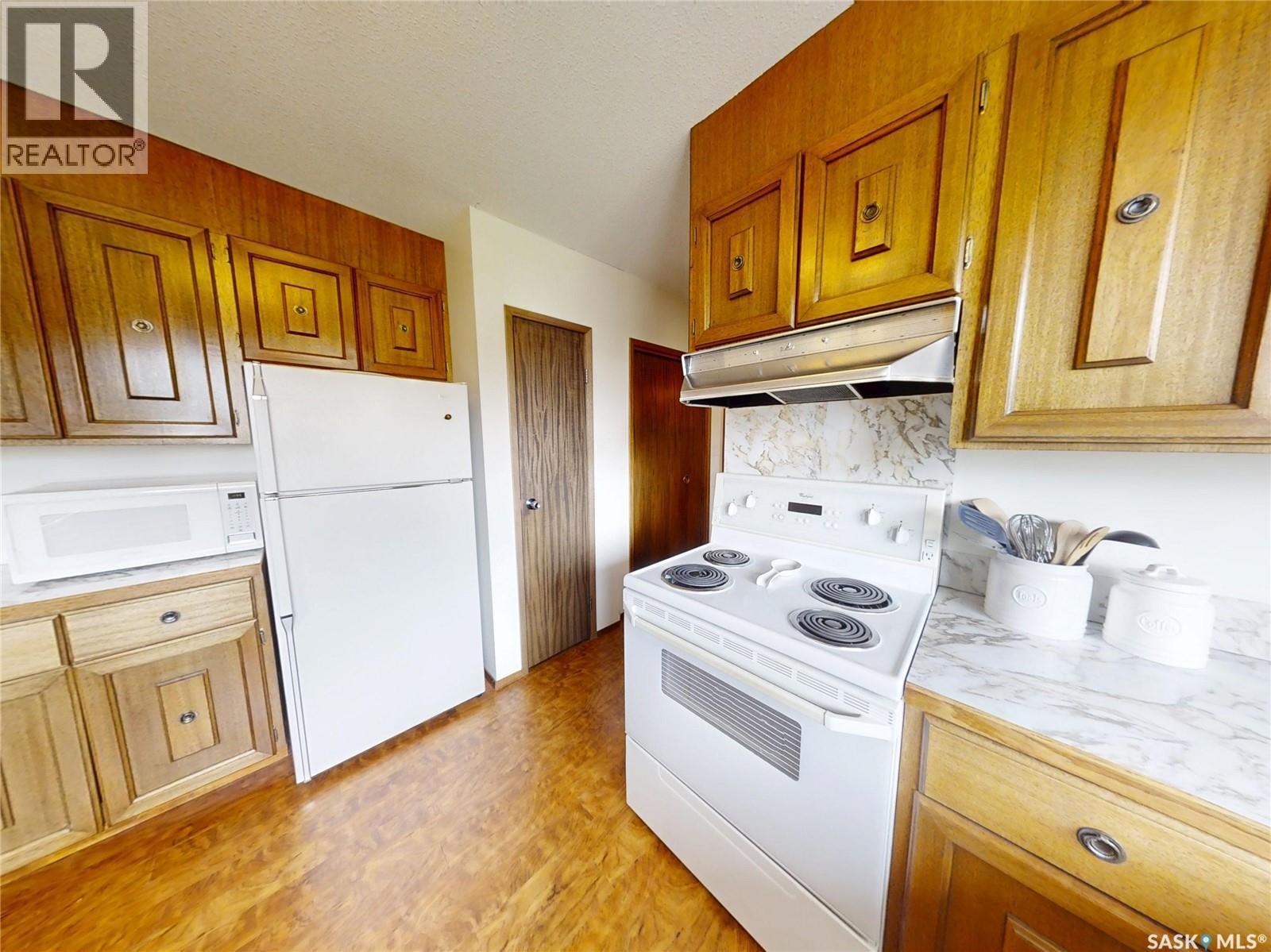 201 2Nd Avenue E, Eatonia, SK