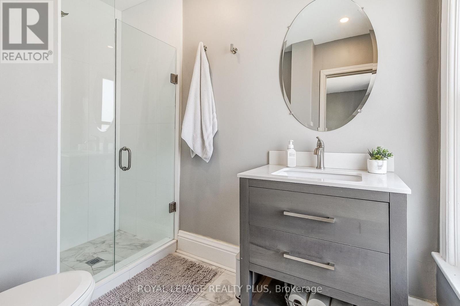 38 Rosemont Avenue, Hamilton, ON