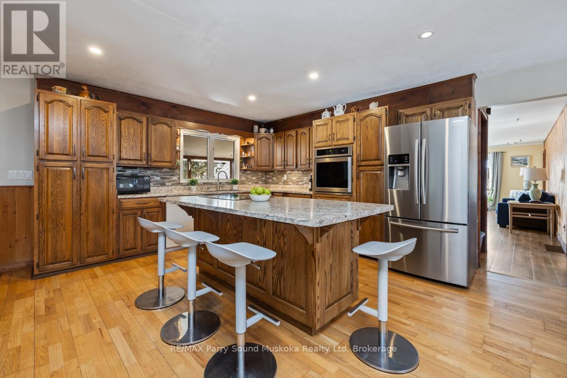 LED pot lighting - 39 Hardies Road, Mckellar, ON