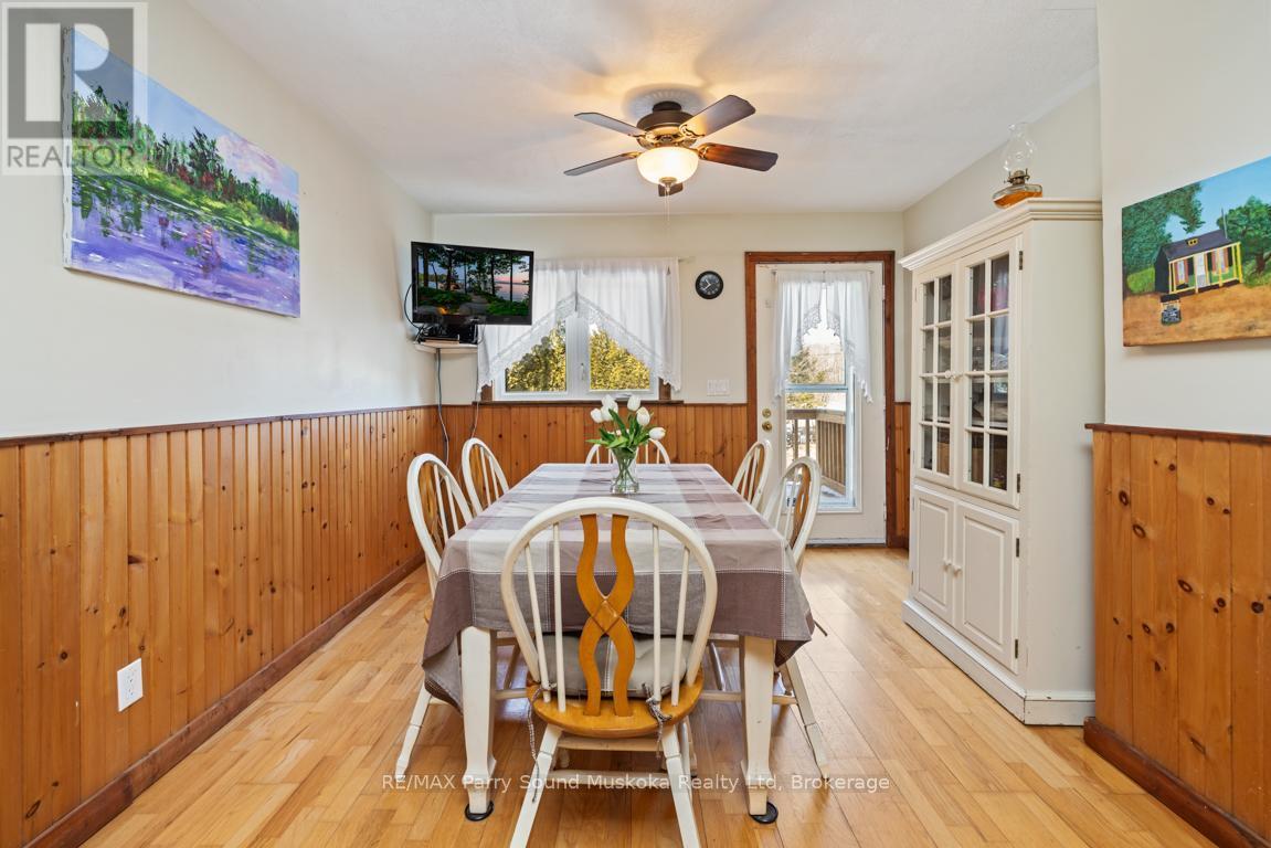 Dining room w walkout - 39 Hardies Road, Mckellar, ON