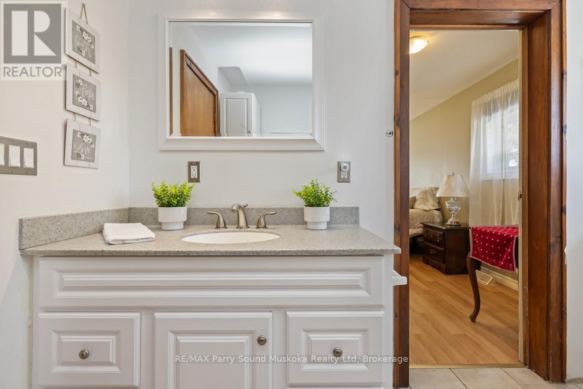3 pc Ensuite bath - 39 Hardies Road, Mckellar, ON
