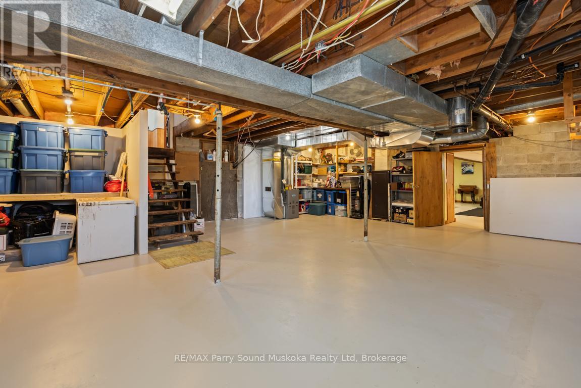 Great basement for extra storage - 39 Hardies Road, Mckellar, ON