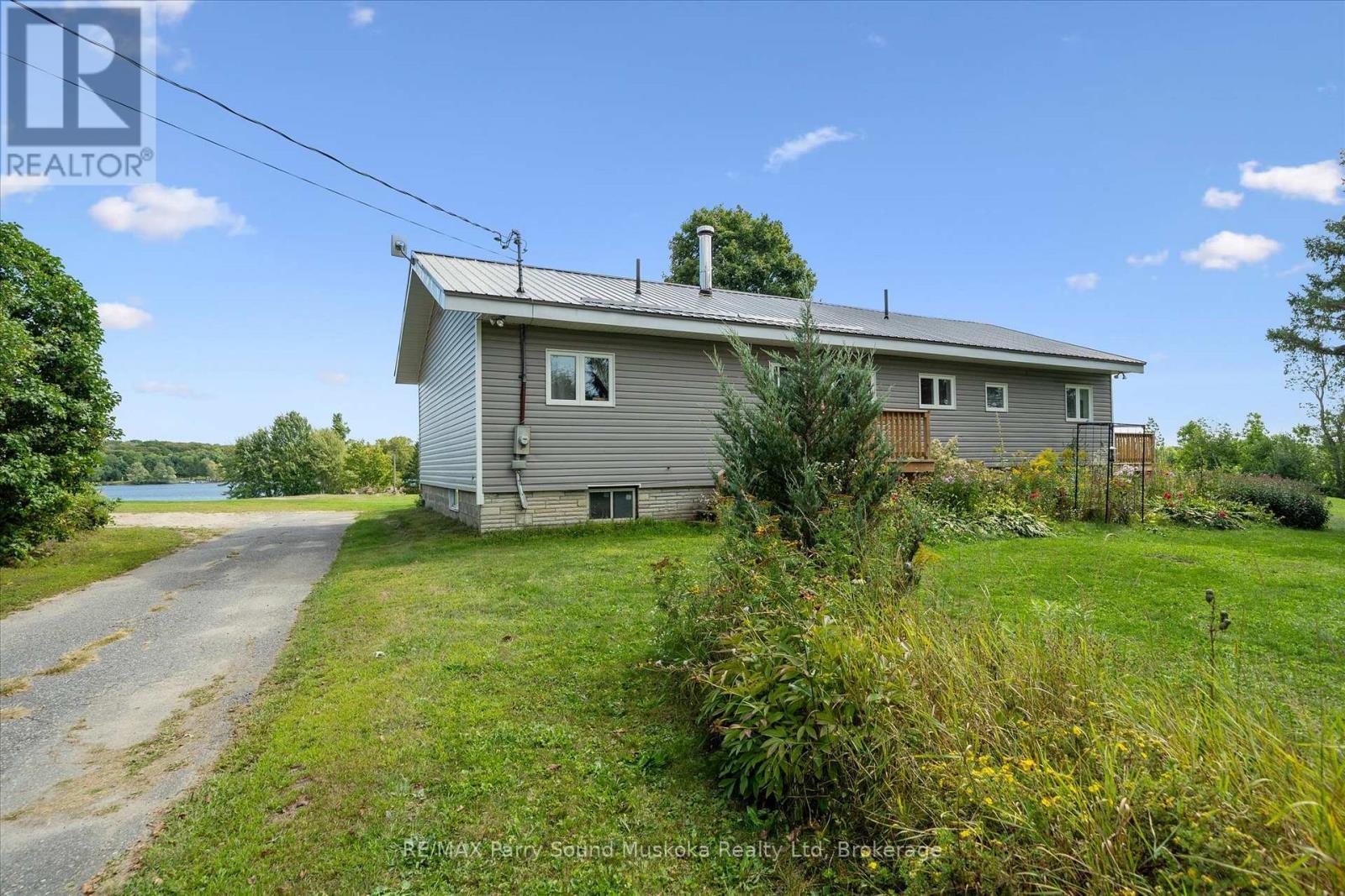 3 Bedroom bungalow - 39 Hardies Road, Mckellar, ON