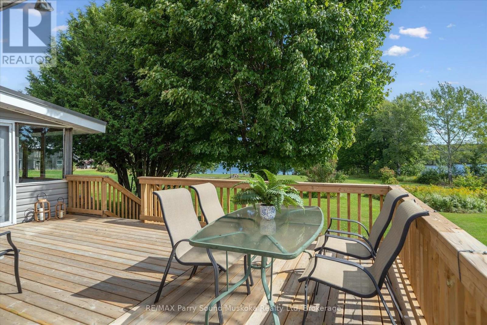 New sundecks - 39 Hardies Road, Mckellar, ON