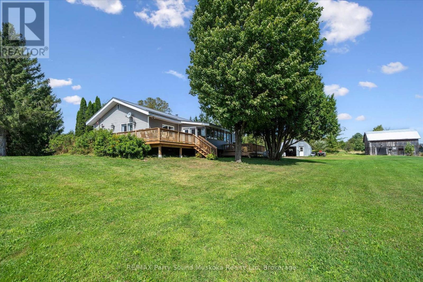 Waterfront Lakehouse, Garage, Barn - 39 Hardies Road, Mckellar, ON