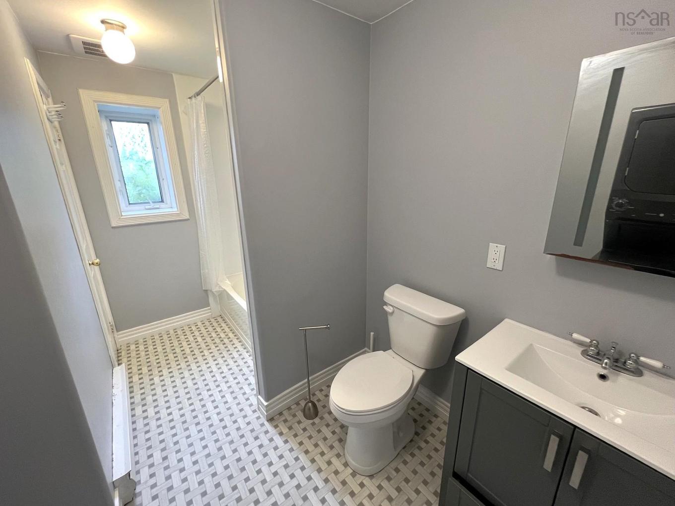 8 Iona Road, Wolfville, NS