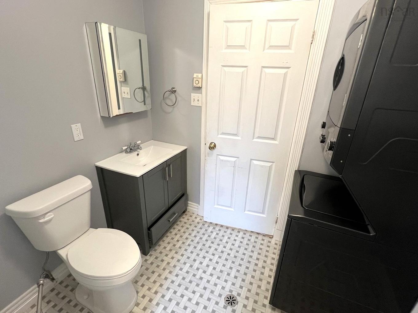8 Iona Road, Wolfville, NS