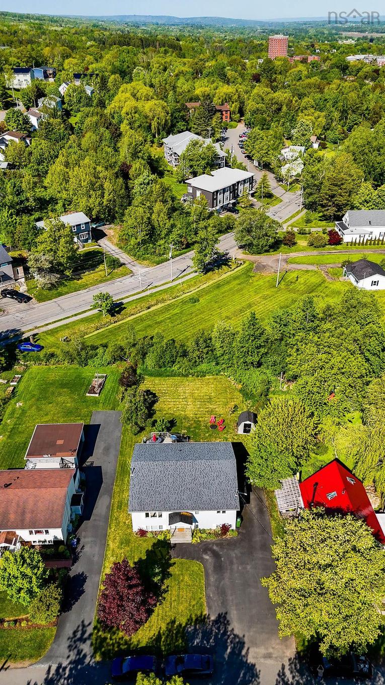 8 Iona Road, Wolfville, NS
