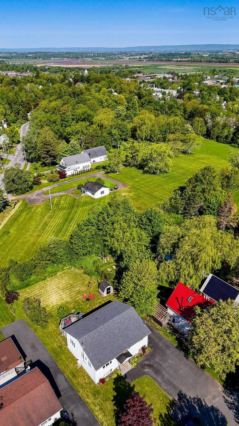 8 Iona Road, Wolfville, NS
