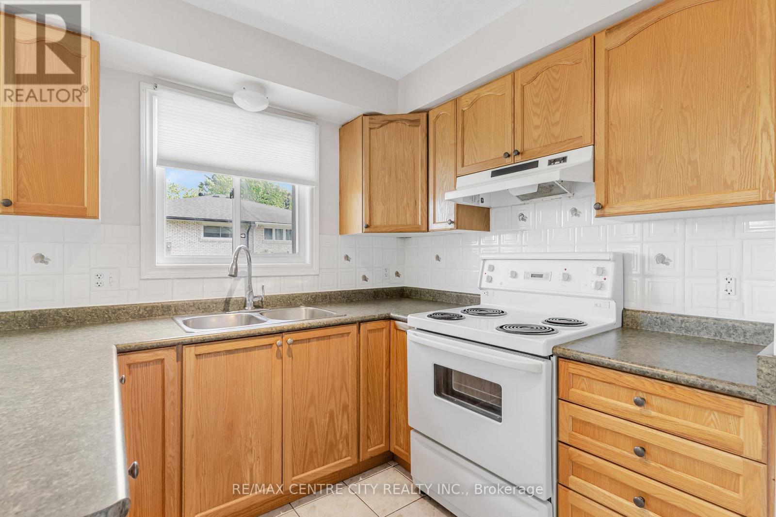 67 Ralgreen Crescent, Kitchener, ON