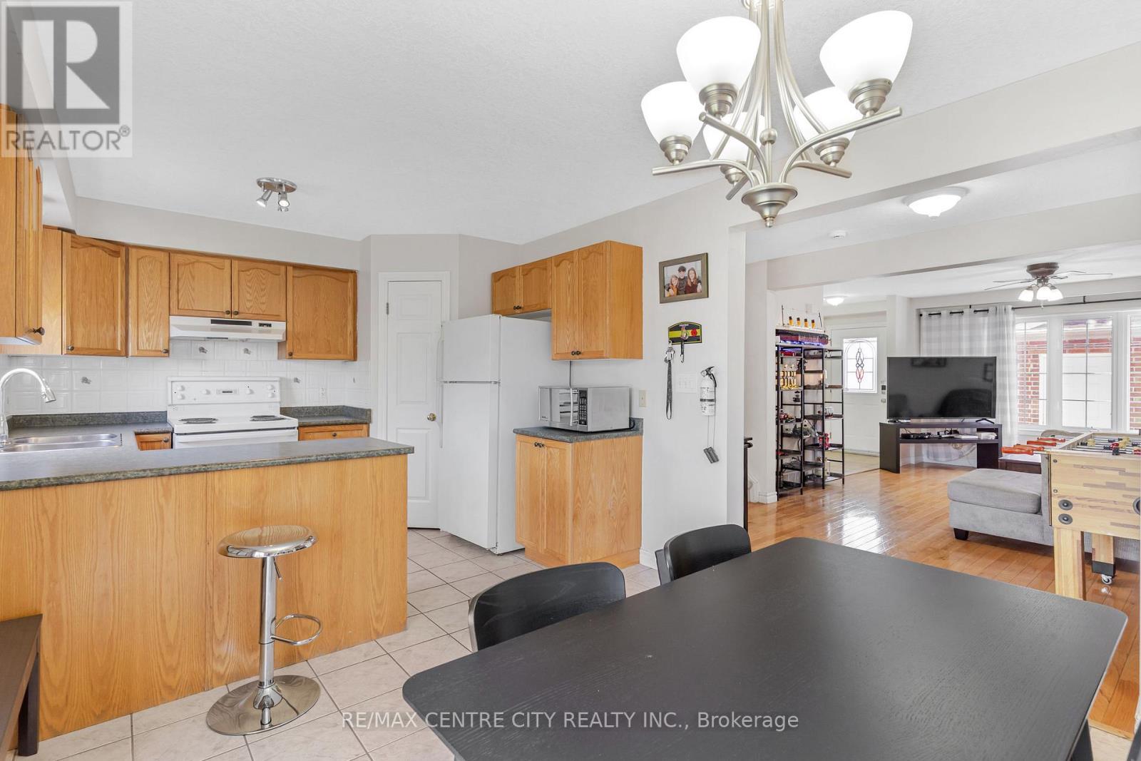 67 Ralgreen Crescent, Kitchener, ON