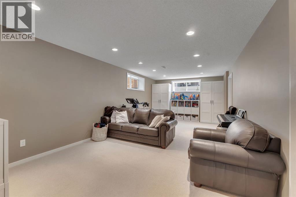 27 River Heights Crescent, Cochrane, AB