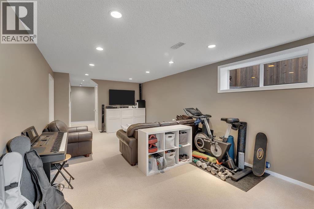 27 River Heights Crescent, Cochrane, AB